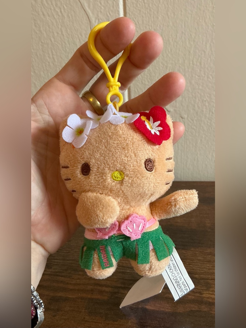 NWT Sanrio 2018 Hello Kitty Sun Kissed 4in. Hawaii Hula Plush Keychain Bag Clip